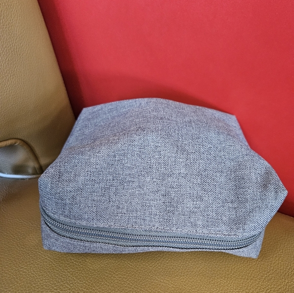 Bvlgari cosmetic pouch 👝 - Picture 2 of 6